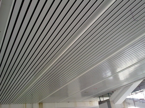 鋁單板幕墻建筑如何設計抗震設計來提高建筑的抗震能力